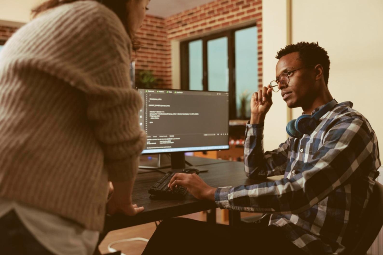 Interaktive KI-Lernumgebung mit technologischer Ausstattung